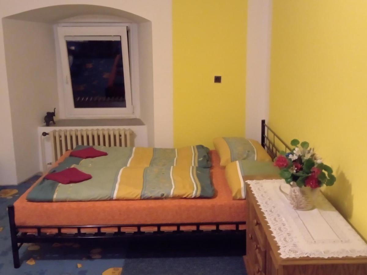 Apartman Police Nad Metuji Leilighet Eksteriør bilde