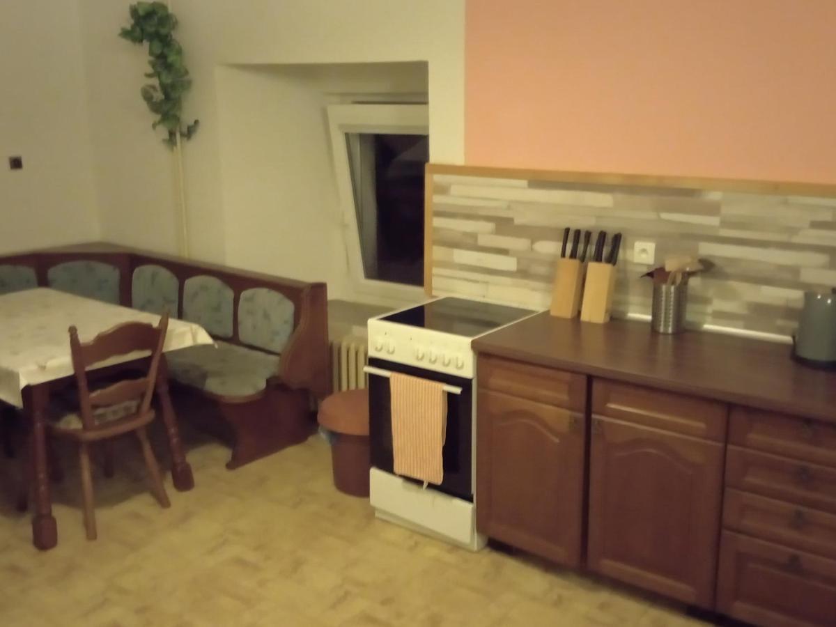 Apartman Police Nad Metuji Leilighet Eksteriør bilde